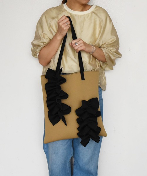 styiro(スタイロ)の「再入荷 【軽量】カオスフリルビッグトートバッグ 大容量(トートバッグ・レディース・シルバー/ブラック/ベージュ系その他/ブルー/イエロー/アイボリー/グレー/オレンジ・FREE)」の10枚目の写真