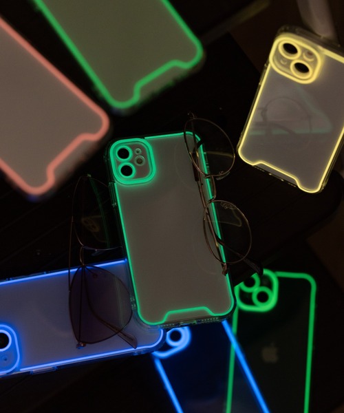 emonique（エモニーク）の「夜光 iPhoneケース カバー【iPhone 11/12/12pro/13/14/15対応】（スマホケース/カバー・メンズ・イエロー/パープル/グレー/ブルー/レッド/グリーン/オレンジ・iPhone 11/iPhone 15/iPhone 14/iPhone 13/iPhone 12）」の8枚目の写真