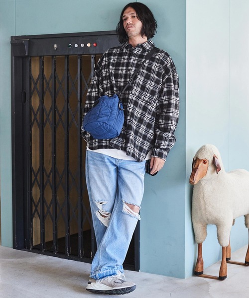 ADAM PATEK（アダムパテック）の「ADAMPATEK/square quilt mini drawstring bag/スクエアキルティングミニ巾着ショルダーバッグ/AP2329005（ショルダーバッグ・レディース・ブラック/ブルー/ホワイト・フリー）」の3枚目の写真