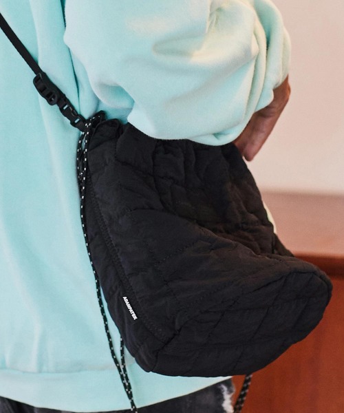 ADAM PATEK（アダムパテック）の「ADAMPATEK/square quilt mini drawstring bag/スクエアキルティングミニ巾着ショルダーバッグ/AP2329005（ショルダーバッグ・レディース・ブラック/ブルー/ホワイト・フリー）」の7枚目の写真