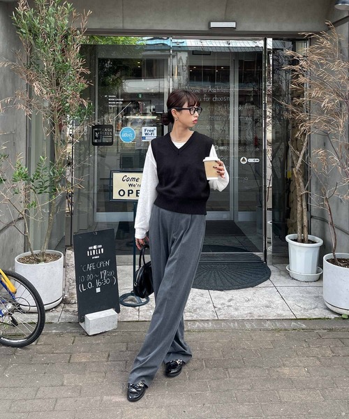 Chillfar（チルファー）の「ベーシックVネックニットベスト（ベスト・レディース・ネイビー/ブラック/グレイッシュベージュ/グレー・FREE）」の8枚目の写真