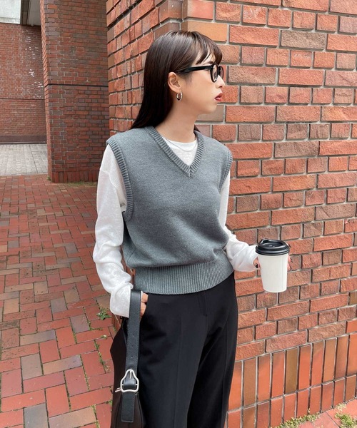 Chillfar（チルファー）の「ベーシックVネックニットベスト（ベスト・レディース・ネイビー/ブラック/グレイッシュベージュ/グレー・FREE）」の10枚目の写真