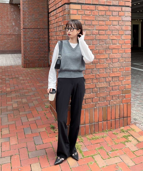 Chillfar（チルファー）の「ベーシックVネックニットベスト（ベスト・レディース・ネイビー/ブラック/グレイッシュベージュ/グレー・FREE）」の11枚目の写真