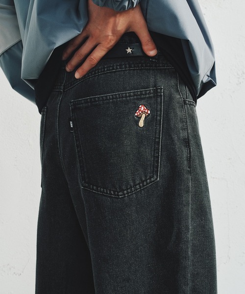 FCMM(エフシーエムエム)の「【日本限定アイテム】KINOKO WIDE DENIM PANTS/きのこワイドデニムパンツ(デニムパンツ・メンズ・ブラック/ライトブルー・LARGE/MEDIUM)」の3枚目の写真