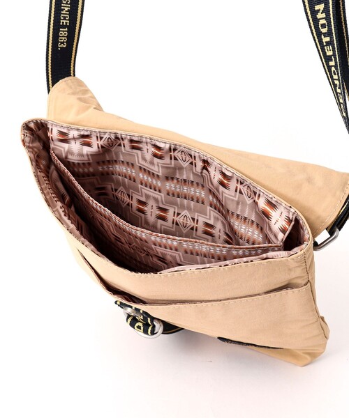 PENDLETON（ペンドルトン）の「【PENDLETON/ ペンドルトン】LOGOTAPE FLAP SHOULDER 233033（ショルダーバッグ・メンズ・ブラック/ベージュ・FREE）」の10枚目の写真