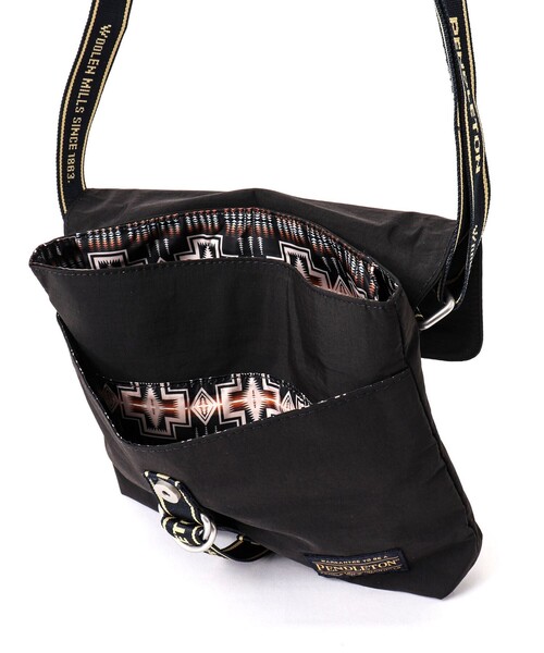 PENDLETON（ペンドルトン）の「【PENDLETON/ ペンドルトン】LOGOTAPE FLAP SHOULDER 233033（ショルダーバッグ・メンズ・ブラック/ベージュ・FREE）」の21枚目の写真