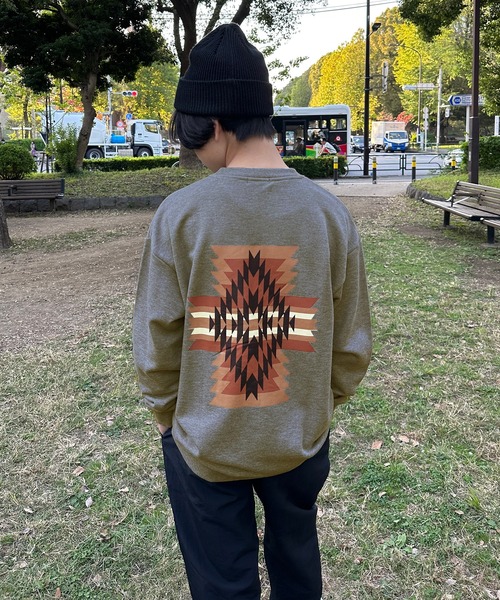 PEN FIELD（ペンフィールド）の「【Penfield】TC裏毛・ネイティブ柄バックプリントトレーナー（その他トップス・キッズ・ブラック/ベージュ/グレー・140cm/150cm/160cm/170cm）」の2枚目の写真