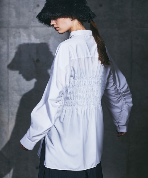 AULA（アウラ）の「【AULA】スモッキングオーバーシャツ（シャツ/ブラウス・レディース・ブラック/ホワイト・FREE）」の6枚目の写真