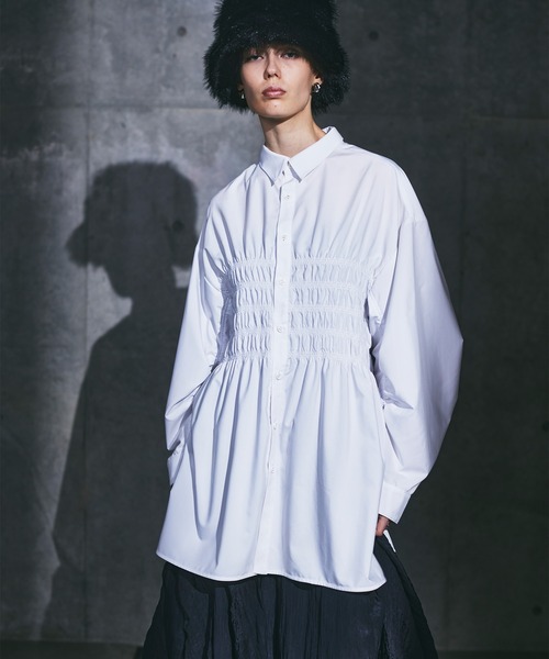 AULA（アウラ）の「【AULA】スモッキングオーバーシャツ（シャツ/ブラウス・レディース・ブラック/ホワイト・FREE）」の3枚目の写真
