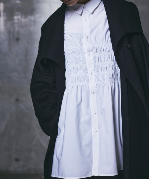 AULA（アウラ）の「【AULA】スモッキングオーバーシャツ（シャツ/ブラウス・レディース・ブラック/ホワイト・FREE）」の10枚目の写真