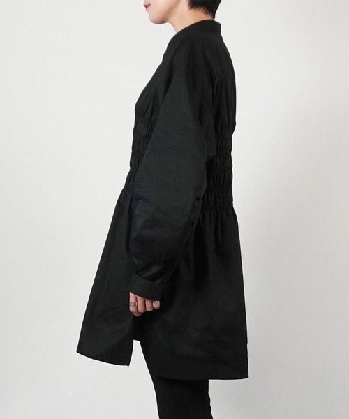 AULA（アウラ）の「【AULA】スモッキングオーバーシャツ（シャツ/ブラウス・レディース・ブラック/ホワイト・FREE）」の19枚目の写真