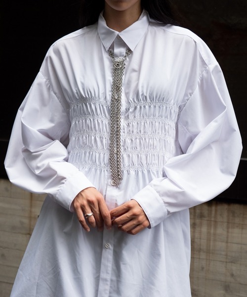 AULA（アウラ）の「【AULA】スモッキングオーバーシャツ（シャツ/ブラウス・レディース・ブラック/ホワイト・FREE）」の17枚目の写真