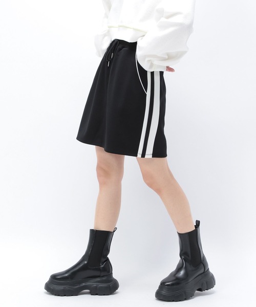 Anui（アニュイ）の「【TGC teen 着用アイテム/Anui】トラックミニスカート（スカート・レディース・ネイビー/ブラック・S）」の2枚目の写真