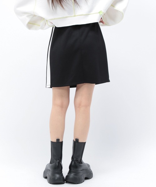 Anui（アニュイ）の「【TGC teen 着用アイテム/Anui】トラックミニスカート（スカート・レディース・ネイビー/ブラック・S）」の7枚目の写真