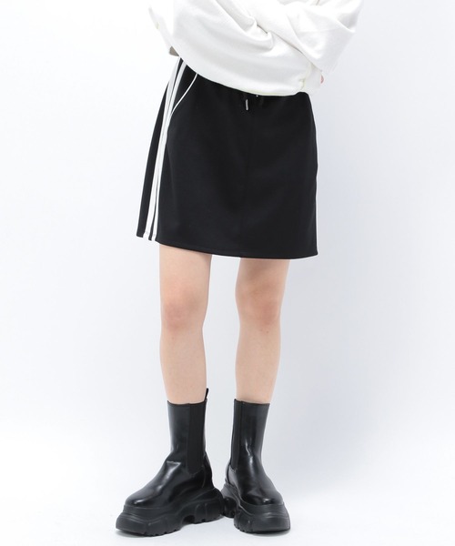 Anui（アニュイ）の「【TGC teen 着用アイテム/Anui】トラックミニスカート（スカート・レディース・ネイビー/ブラック・S）」の9枚目の写真