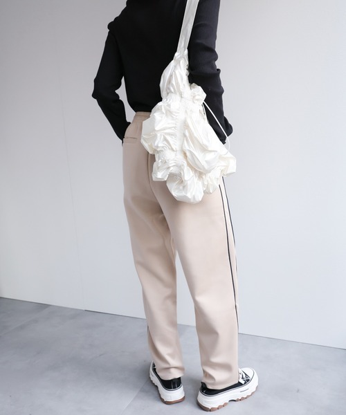 LAC-VERT（ラック・ヴェール）の「【セットアップ対応】配色トラックジャージ/パンツ（その他パンツ・レディース・ブラック/ピンク/ベージュ・FREE）」の15枚目の写真