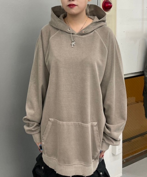 XU(エックスユー)の「ストリートファッション XU エックスユー studs pigment hoodie スタッズ ピグメント フーディー ラグランパーカー オーバーサイズ 長袖トップス 韓国ファッション(パーカー・メンズ・チャコールグレー/ベージュ・ONE SIZE)」の21枚目の写真