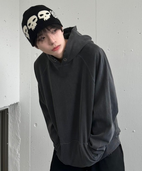 XU(エックスユー)の「ストリートファッション XU エックスユー studs pigment hoodie スタッズ ピグメント フーディー ラグランパーカー オーバーサイズ 長袖トップス 韓国ファッション(パーカー・メンズ・チャコールグレー/ベージュ・ONE SIZE)」の6枚目の写真