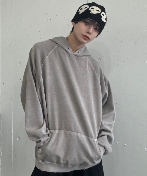 XU(エックスユー)の「ストリートファッション XU エックスユー studs pigment hoodie スタッズ ピグメント フーディー ラグランパーカー オーバーサイズ 長袖トップス 韓国ファッション(パーカー・メンズ・チャコールグレー/ベージュ・ONE SIZE)」の16枚目の写真
