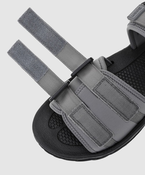 COMME des GARCONS HOMME(コム デ ギャルソン・オム)の「3 STRAP SANDAL(サンダル・メンズ・ブラック/グレー系・27cm/26cm/25㎝/28cm)」の7枚目の写真