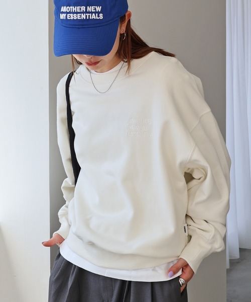 ANME（アンメ）の「【新色・新サイズ追加】ロゴ刺繍ANME裏毛スウェットトップス（スウェット・レディース・ネイビー/オートミール/ブラック/アイボリー/チャコールグレー/杢グレー/オフホワイト/ブラウン・M/XL/L/S）」の2枚目の写真