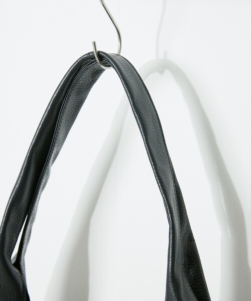 Firsthand(ファーストハンド)の「Firsthand/ファーストハンド Leather Marche Bag / レザーマルシェ / 牛革 / 本革(トートバッグ・メンズ・ブラック・ONE SIZE)」の7枚目の写真