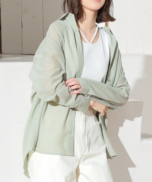 Honeys（ハニーズ）の「シアーシャツ（シャツ/ブラウス・レディース・ホワイト/ライトカーキ/ブラック/グレイッシュベージュ/サックスブルー/ピンク/ブラウン/ブルー/チャコールグレー・M/S/LL/L）」の6枚目の写真