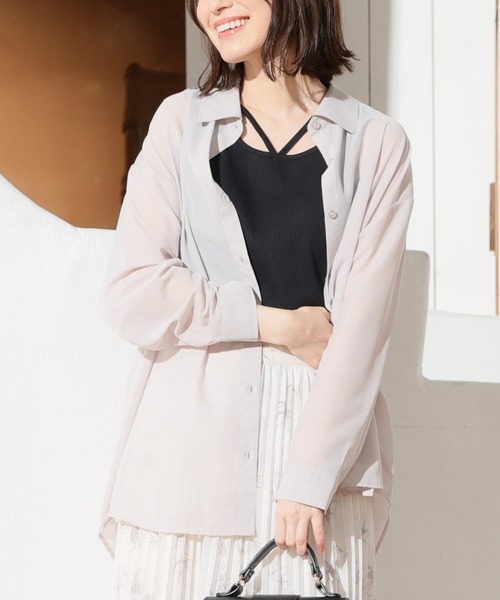 Honeys（ハニーズ）の「シアーシャツ（シャツ/ブラウス・レディース・ホワイト/ライトカーキ/ブラック/グレイッシュベージュ/サックスブルー/ピンク/ブラウン/ブルー/チャコールグレー・M/S/LL/L）」の5枚目の写真