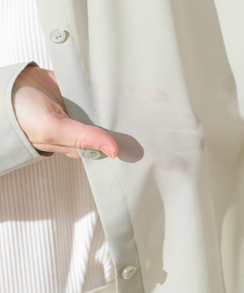 Honeys（ハニーズ）の「シアーシャツ（シャツ/ブラウス・レディース・ホワイト/ライトカーキ/ブラック/グレイッシュベージュ/サックスブルー/ピンク/ブラウン/ブルー/チャコールグレー・M/S/LL/L）」の16枚目の写真