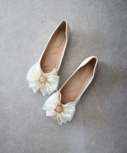 BLUEEAST(ブルーイースト)の「オーガンジーリボンパンプス(パンプス・レディース・ブラック/アイボリー・LARGE/MEDIUM)」の1枚目の写真