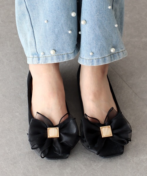 BLUEEAST(ブルーイースト)の「オーガンジーリボンパンプス(パンプス・レディース・ブラック/アイボリー・LARGE/MEDIUM)」の4枚目の写真