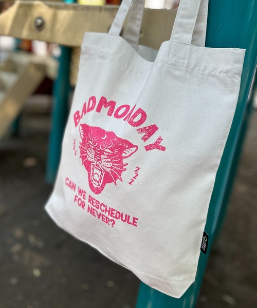 mi via loca（ミヴィアロカ）の「RECYCLED SOFT FABRIC パンサートートバッグ（トートバッグ・レディース・パープル/ホワイト系その他/グレー/アイボリー・FREE）」の3枚目の写真