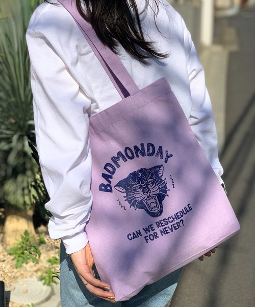 mi via loca（ミヴィアロカ）の「RECYCLED SOFT FABRIC パンサートートバッグ（トートバッグ・レディース・パープル/ホワイト系その他/グレー/アイボリー・FREE）」の4枚目の写真