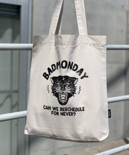 mi via loca（ミヴィアロカ）の「RECYCLED SOFT FABRIC パンサートートバッグ（トートバッグ・レディース・パープル/ホワイト系その他/グレー/アイボリー・FREE）」の2枚目の写真