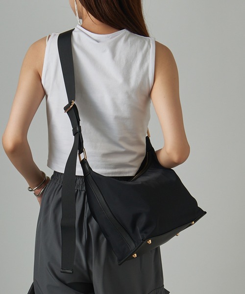 MIAN （ミアン）の「【MIAN】ナイロンショルダーバッグ / 2241-158-1（ショルダーバッグ・レディース・ブラック/ホワイト・FREE）」の4枚目の写真