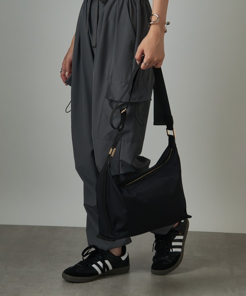 MIAN （ミアン）の「【MIAN】ナイロンショルダーバッグ / 2241-158-1（ショルダーバッグ・レディース・ブラック/ホワイト・FREE）」の6枚目の写真