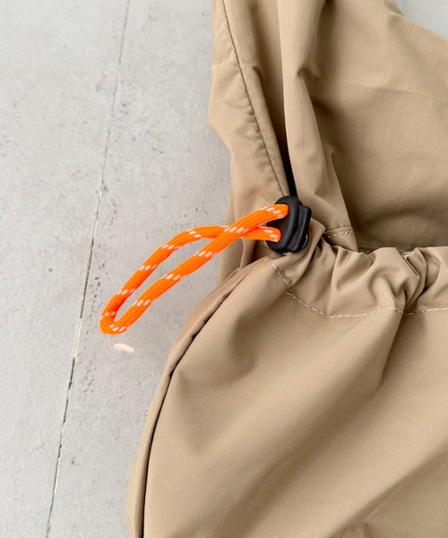 CLEA(クレア)の「【A4サイズ対応】ドローコードナイロンショルダーバッグ(ショルダーバッグ・レディース・ブラック/ベージュ・FREE)」の11枚目の写真