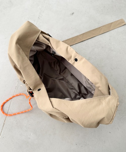 CLEA(クレア)の「【A4サイズ対応】ドローコードナイロンショルダーバッグ(ショルダーバッグ・レディース・ブラック/ベージュ・FREE)」の16枚目の写真