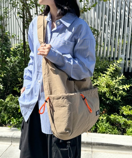 CLEA(クレア)の「【A4サイズ対応】ドローコードナイロンショルダーバッグ(ショルダーバッグ・レディース・ブラック/ベージュ・FREE)」の22枚目の写真