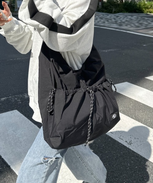 CLEA(クレア)の「【A4サイズ対応】ドローコードナイロンショルダーバッグ(ショルダーバッグ・レディース・ブラック/ベージュ・FREE)」の21枚目の写真