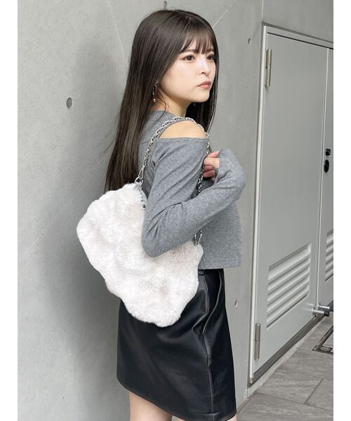 MURUA（ムルーア）の「2WAYフェイクファーバッグ（ハンドバッグ・レディース・ベージュ/ブルー・FREE）」の7枚目の写真