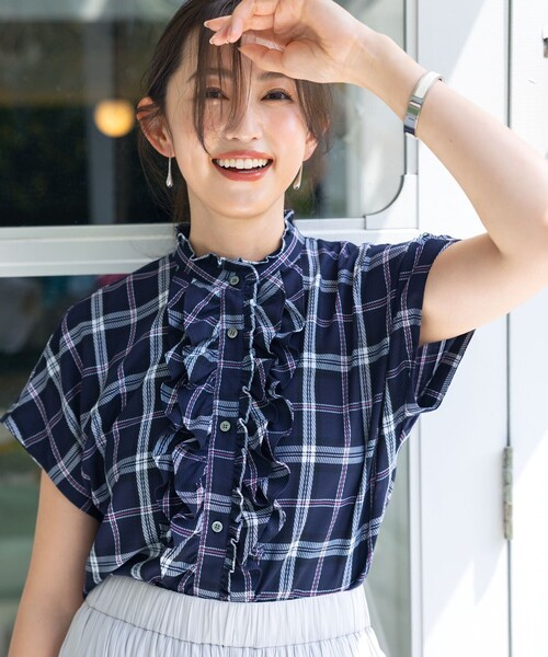 組曲（クミキョク）の「シアーツイルチェック フリルブラウス（シャツ/ブラウス・レディース・ネイビー系3/ブラウン系3・2/3）」の2枚目の写真