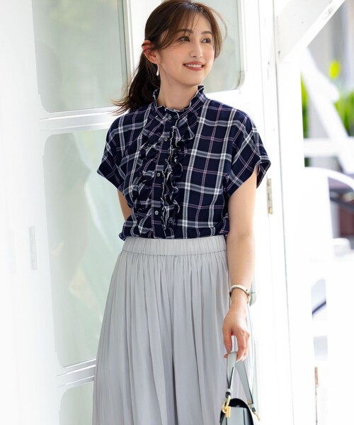 組曲（クミキョク）の「シアーツイルチェック フリルブラウス（シャツ/ブラウス・レディース・ネイビー系3/ブラウン系3・2/3）」の3枚目の写真