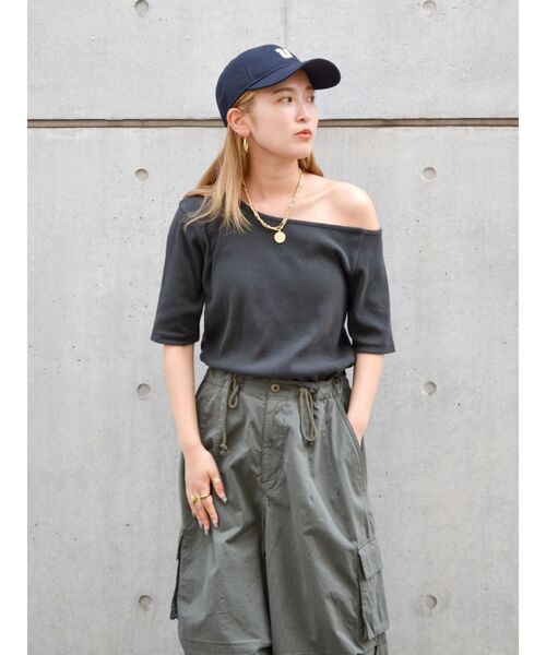 Ungrid(アングリッド)の「ワンショルテレコTee(Tシャツ/カットソー・レディース・オレンジ/オフホワイト/チャコールグレー・FREE)」の11枚目の写真