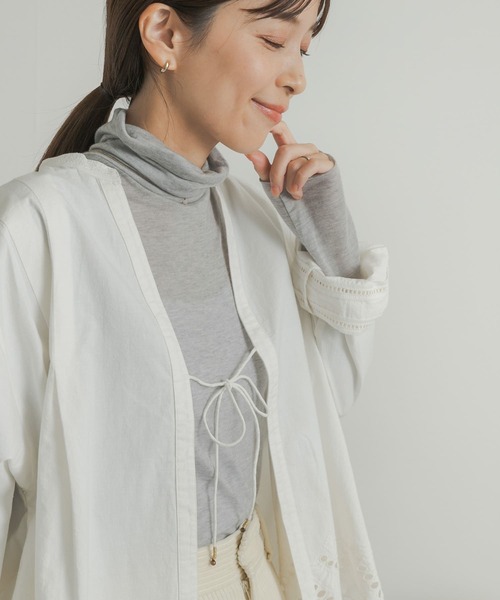 URBAN RESEARCH DOORS（アーバンリサーチドアーズ）の「カシミヤシルク混タートルネックカットソー（Tシャツ/カットソー・レディース・オフホワイト/グレー/ブルー・MEDIUM）」の3枚目の写真