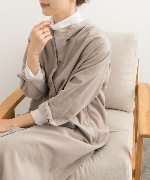 URBAN RESEARCH DOORS（アーバンリサーチドアーズ）の「カシミヤシルク混タートルネックカットソー（Tシャツ/カットソー・レディース・オフホワイト/グレー/ブルー・MEDIUM）」の5枚目の写真