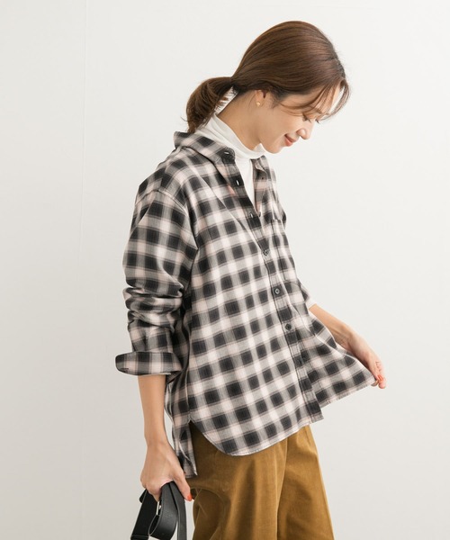 URBAN RESEARCH DOORS（アーバンリサーチドアーズ）の「カシミヤシルク混タートルネックカットソー（Tシャツ/カットソー・レディース・オフホワイト/グレー/ブルー・MEDIUM）」の10枚目の写真