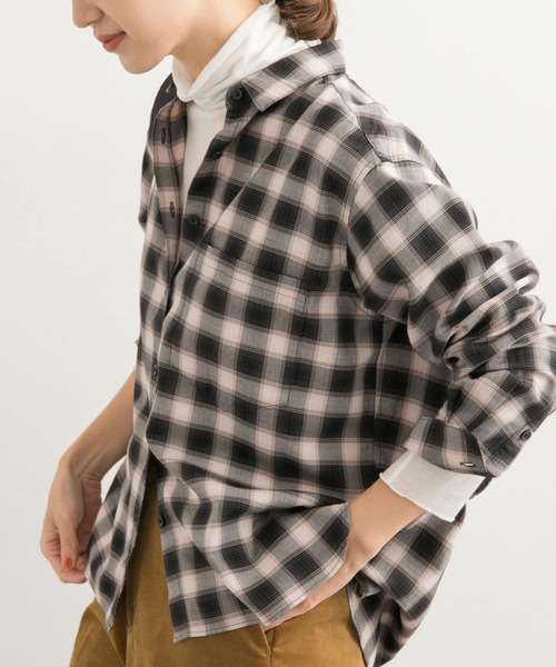 URBAN RESEARCH DOORS（アーバンリサーチドアーズ）の「カシミヤシルク混タートルネックカットソー（Tシャツ/カットソー・レディース・オフホワイト/グレー/ブルー・MEDIUM）」の13枚目の写真