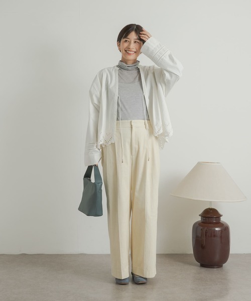 URBAN RESEARCH DOORS（アーバンリサーチドアーズ）の「カシミヤシルク混タートルネックカットソー（Tシャツ/カットソー・レディース・オフホワイト/グレー/ブルー・MEDIUM）」の19枚目の写真