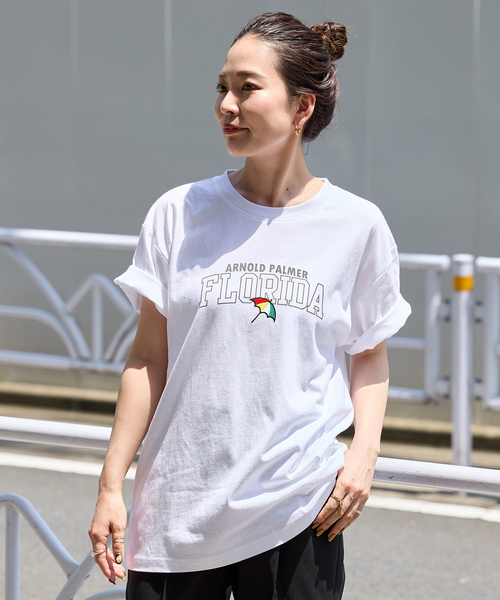 Arnold Palmer（アーノルドパーマー）の「Arnold Palmer/アーノルド パーマー 別注 graphic t（Tシャツ/カットソー・レディース・ブラック/ブルー系その他/ボルドー・LARGE/MEDIUM）」の2枚目の写真